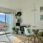 아파트 Risso - Charming One Bedroom With A Balcony *