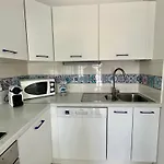 아파트 Risso - Charming One Bedroom With A Balcony *