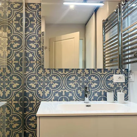 Risso - Charming One Bedroom With A Balcony