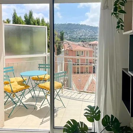 Risso - Charming One Bedroom With A Balcony
