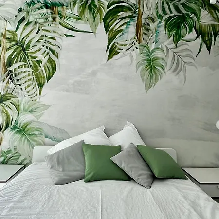 Risso - Charming One Bedroom With A Balcony *