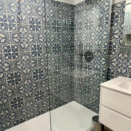 Risso - Charming One Bedroom With A Balcony Ницца