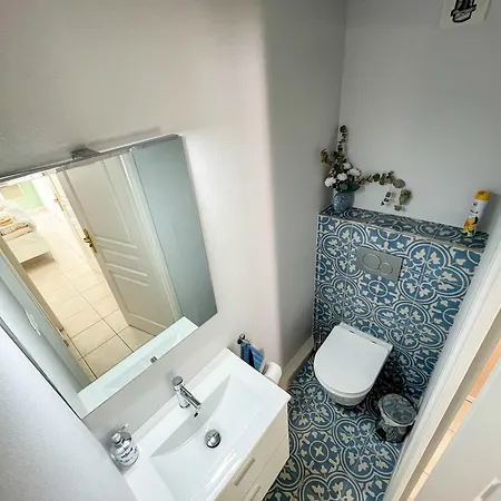 Risso - Charming One Bedroom With A Balcony