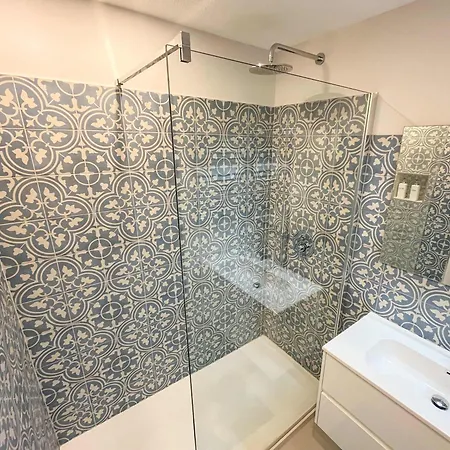 Apartment Risso - Charming One Bedroom With A Balcony