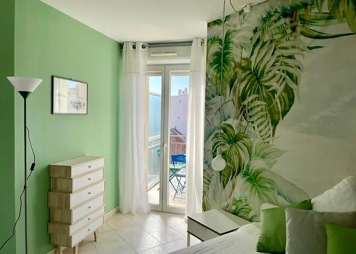 Lejlighed Risso - Charming One Bedroom With A Balcony