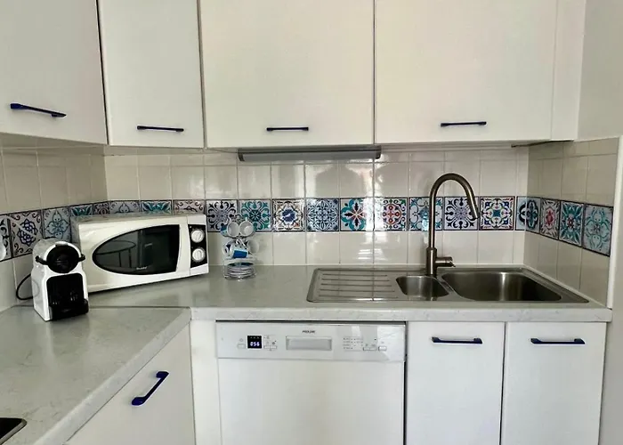 Apartament Risso - Charming One Bedroom With A Balcony *