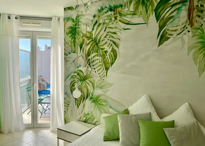 Risso - Charming One Bedroom With A Balcony Lejlighed Nice