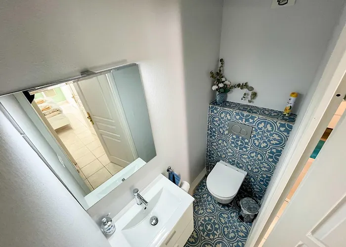 Risso - Charming One Bedroom With A Balcony