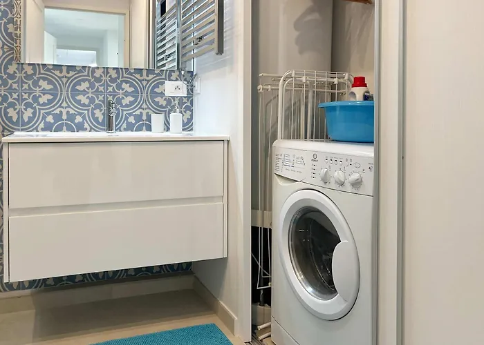 Risso - Charming One Bedroom With A Balcony شقة