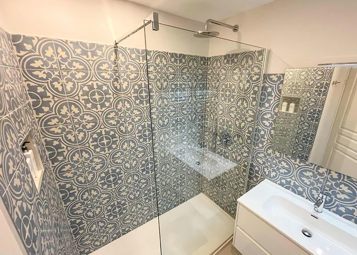 Apartament Risso - Charming One Bedroom With A Balcony