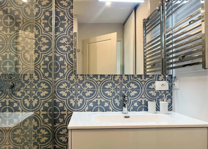 Risso - Charming One Bedroom With A Balcony