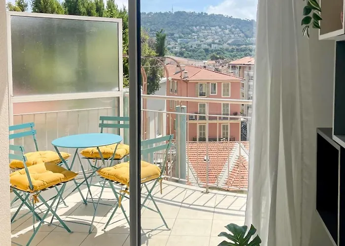 Risso - Charming One Bedroom With A Balcony
