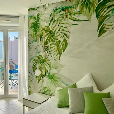 Risso - Charming One Bedroom With A Balcony Lejlighed Nice